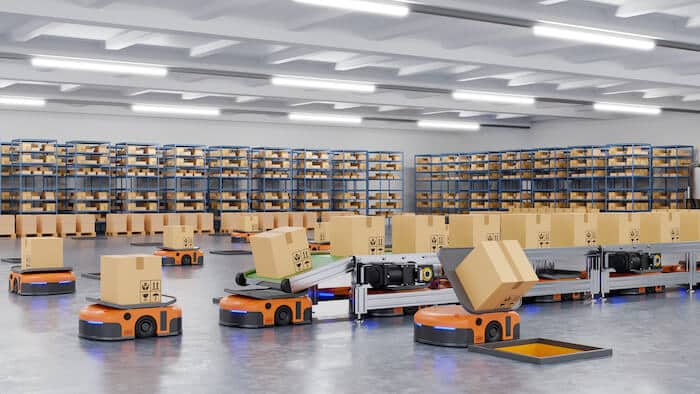 FBM Amazon: robots arranging boxes in a warehouse