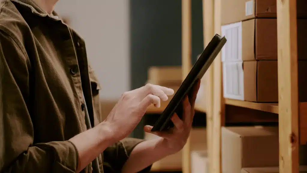 Fulfillment Center vs Warehouse: Differences + Best Use Cases